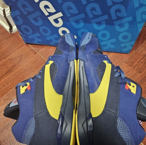 2012 Reebok Court Victory Pump - Picture 3 of 7